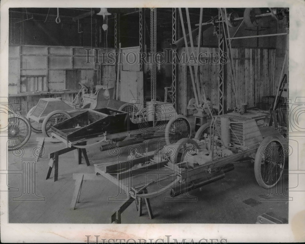 1960 Press Photo The Wintor motor assembly department in Undated-Historic Images