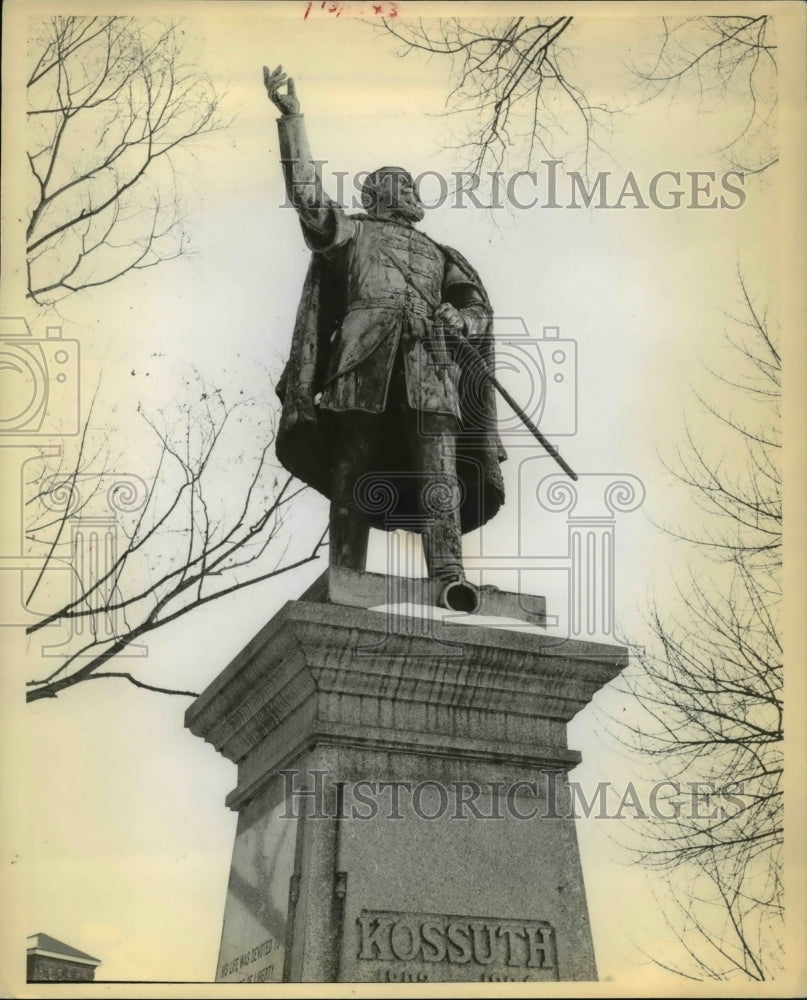 1958, General Louis Kossuth Statue - Historic Images