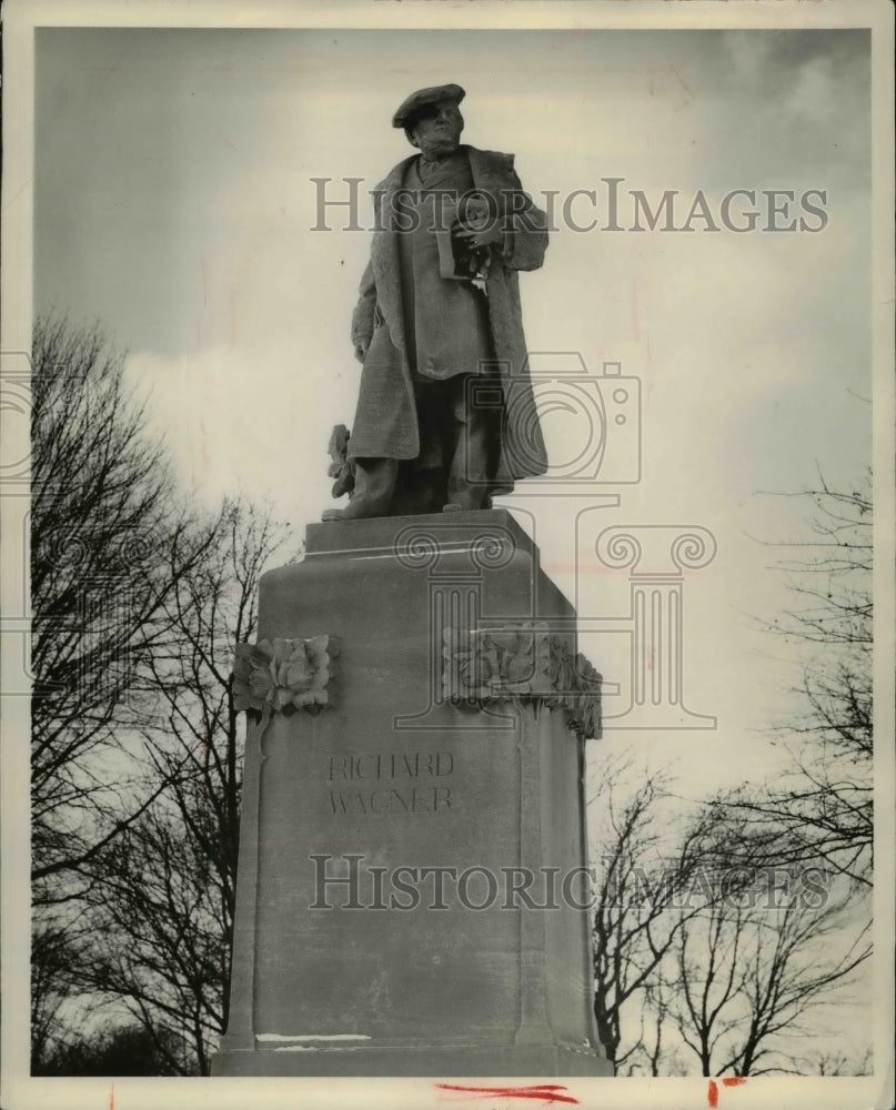 1958 Press Photo The marble statue of Richard Wagner at the Lakeside Park-Historic Images