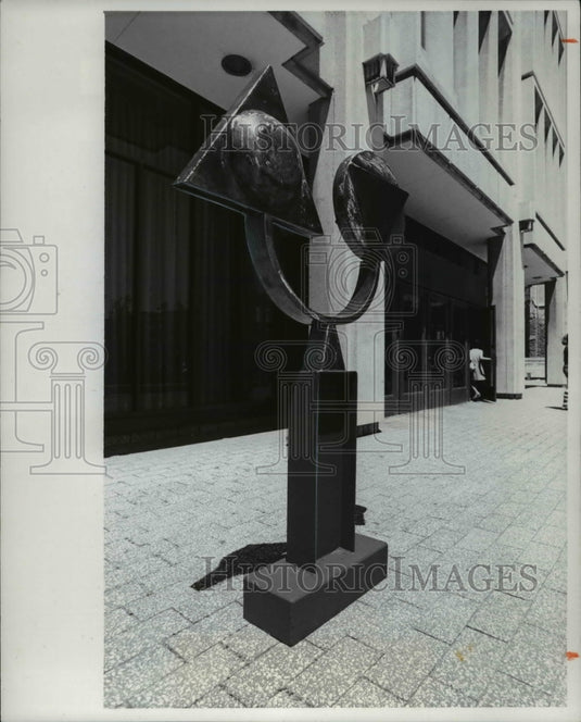 1977 Press Photo Fred Schmidt's polished aluminum Positive-Negative Daimonic-Historic Images