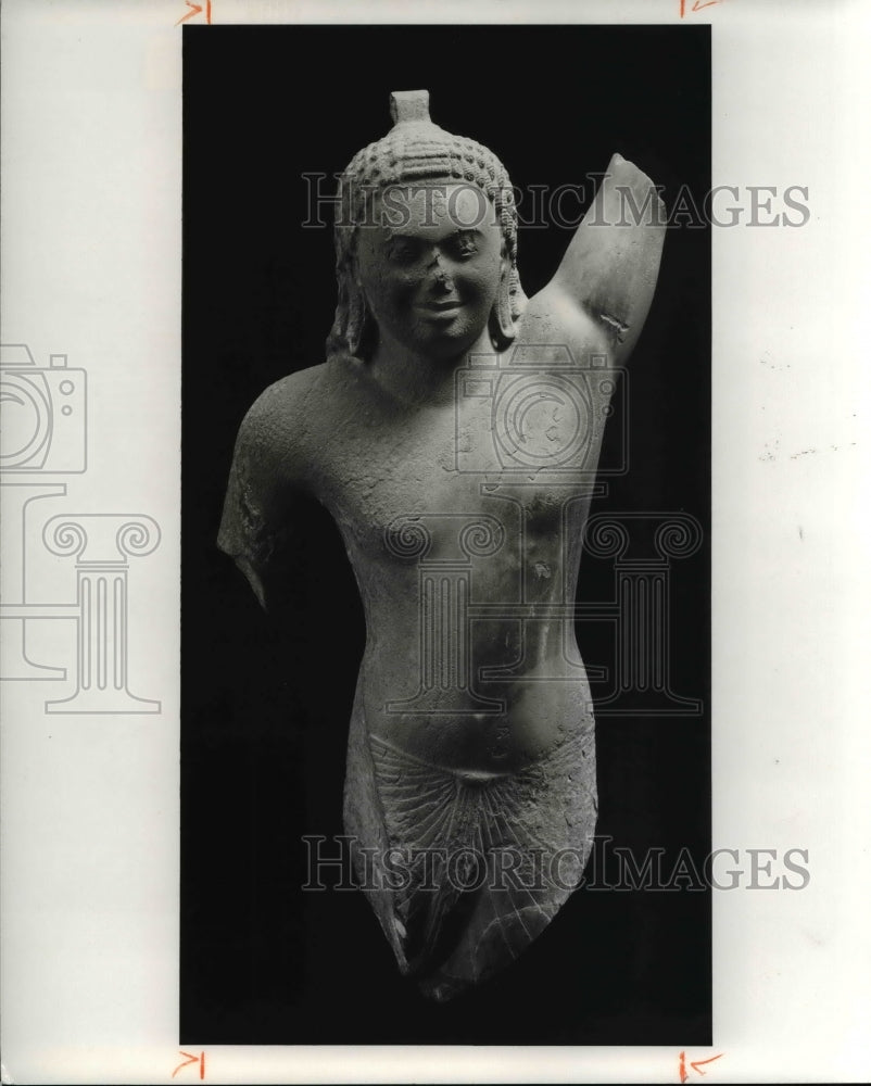 1974 Krishna Govardhana Statue - Historic Images