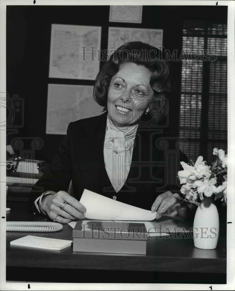 1977 Press Photo Lily B. Whitney, Real Estate sales director - Historic Images