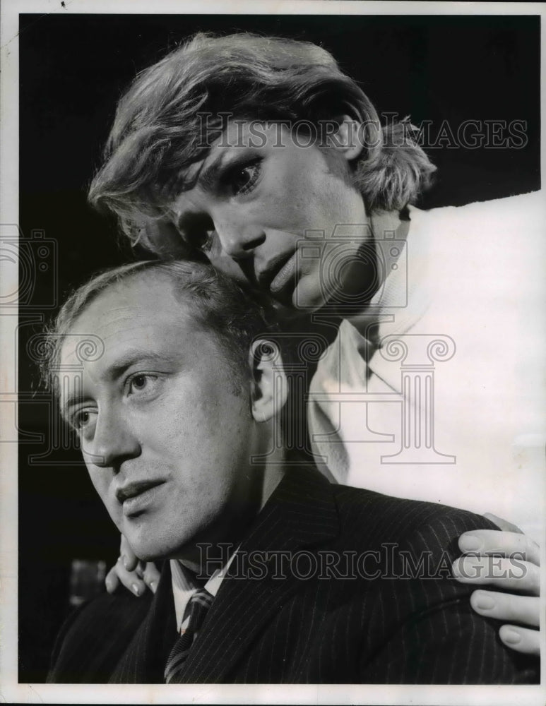 1965 Press Photo Nicol Williamson &amp; Valerie French for Inadmissible Evidence - Historic Images