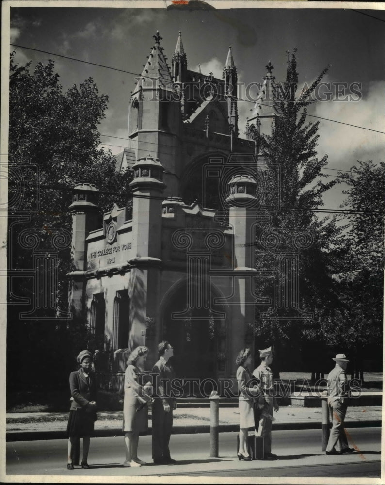 1945 Press Photo The entrance to Western reserve University College for women-Historic Images