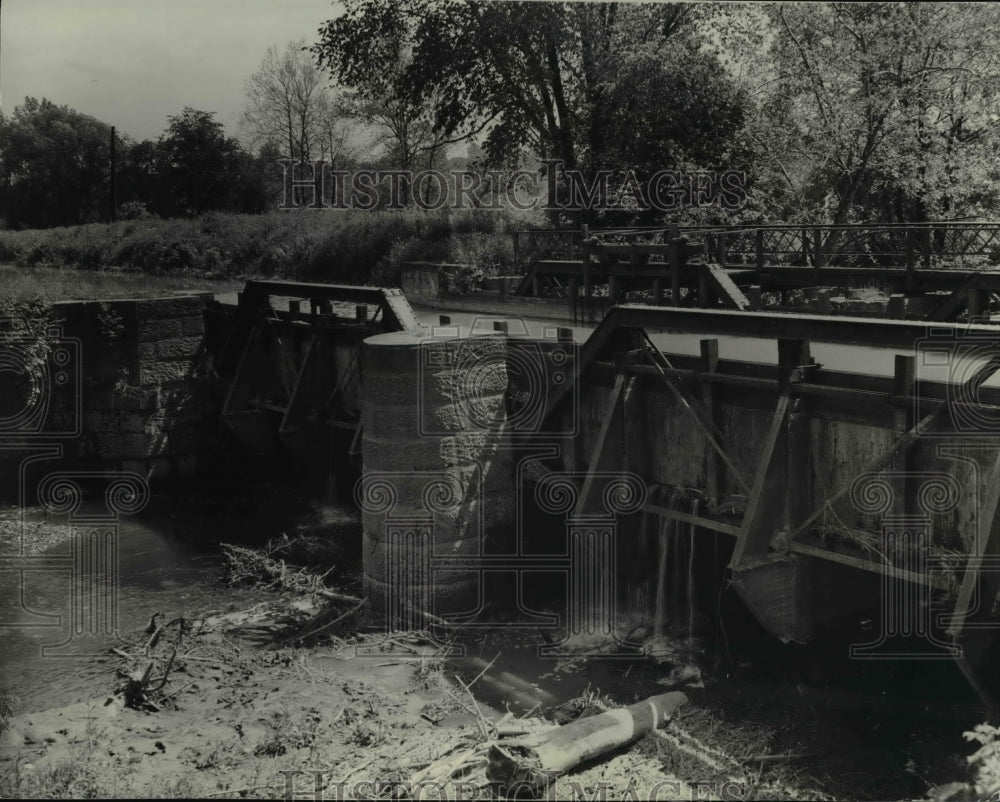 1966 Press Photo The bridge which carries the canal over a creek in Valley View - Historic Images