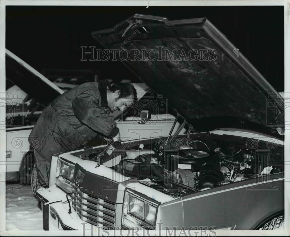 1989 Press Photo Auto maintenance-Historic Images