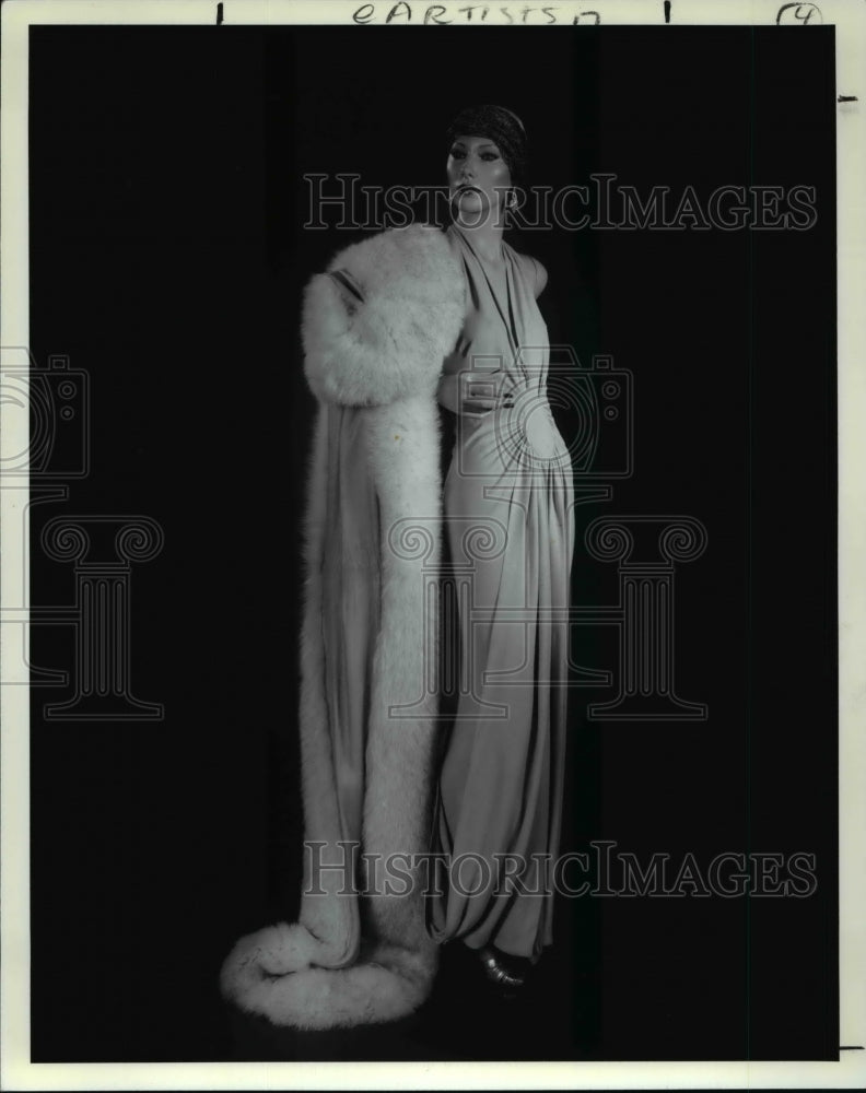 1989 Press Photo Long Evening Dress designed by Jean Patou - cva60684 - Historic Images