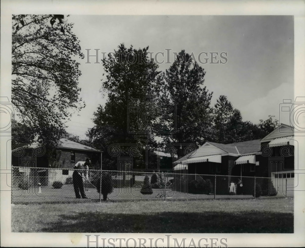 1971 Press Photo Fences-Historic Images