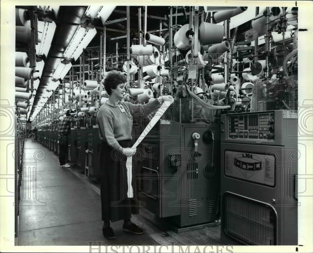 1992 Press Photo The factory of hosiery or the leg warmers - 800-Historic Images