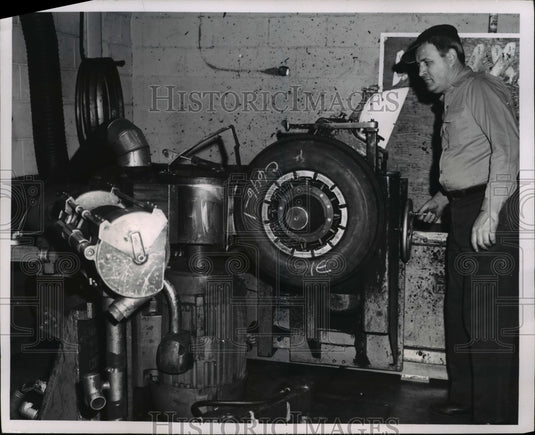 1970 Press Photo Retreading tires at Firestone Tire Company - Historic Images