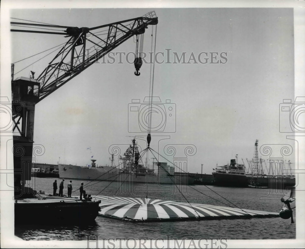 1969 Press Photo The undersea tent to cover oil leak problems-Historic Images