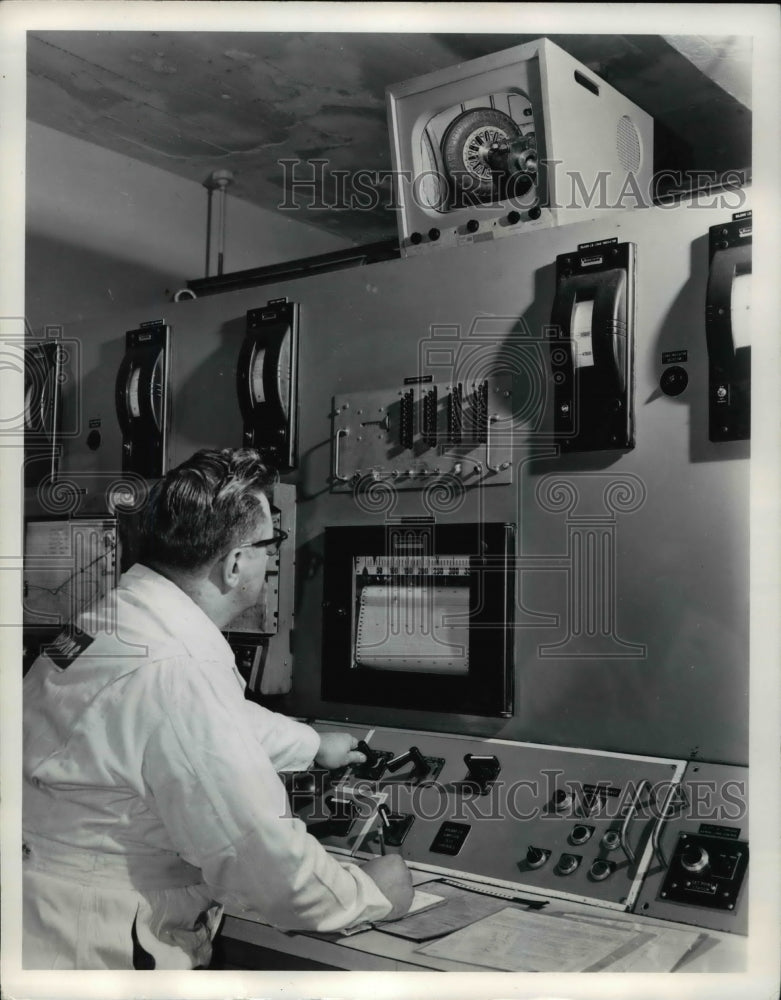 1966, The Firestone technician uses a closed circuit television - Historic Images