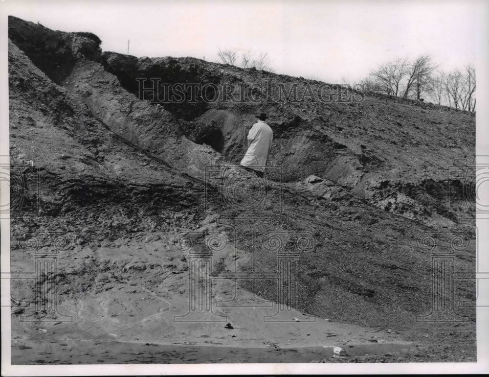 1962 Press Photo Erosion problems along Interstate 90 in Lakeland Freeway. - Historic Images