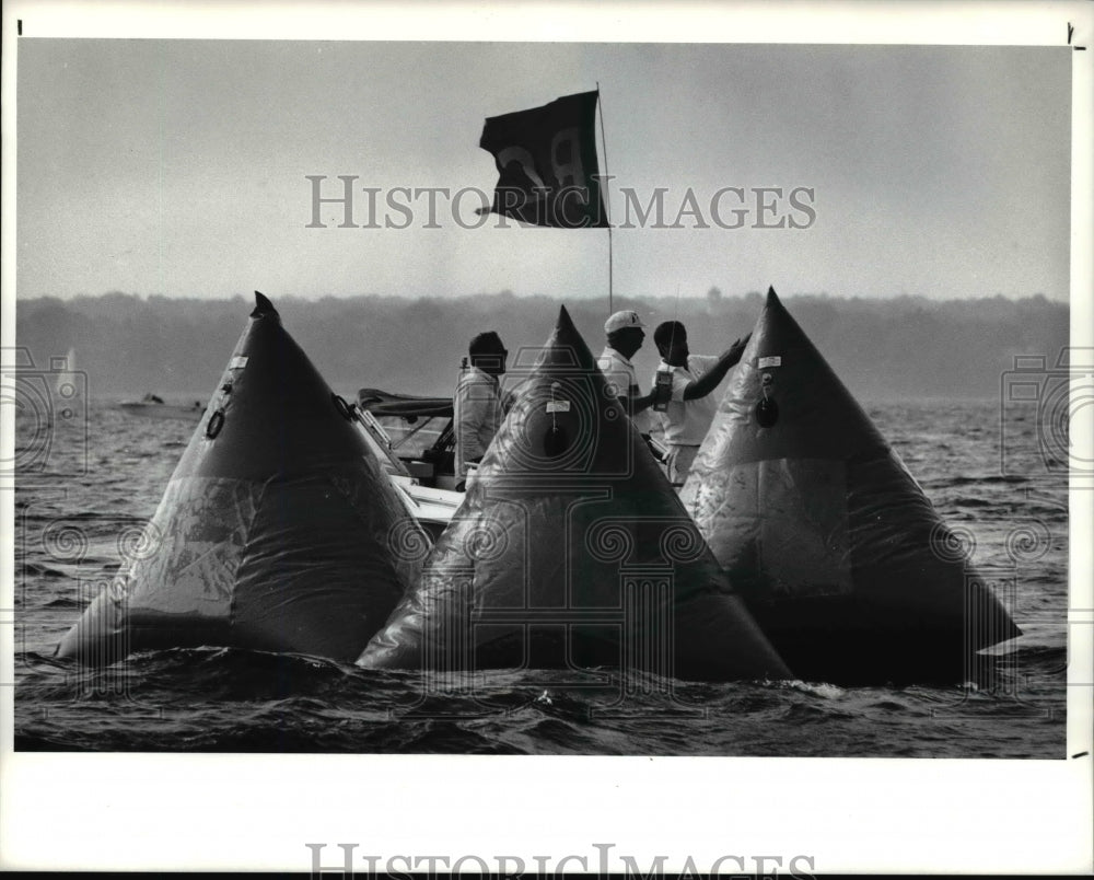 1990 Press Photo The race committee members of the Cleveland Yachting Club - Historic Images