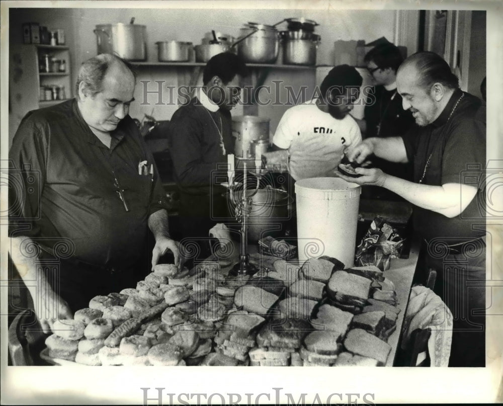 1981 Press Photo The volunteers of the St. Herman's Hospitality House - Historic Images