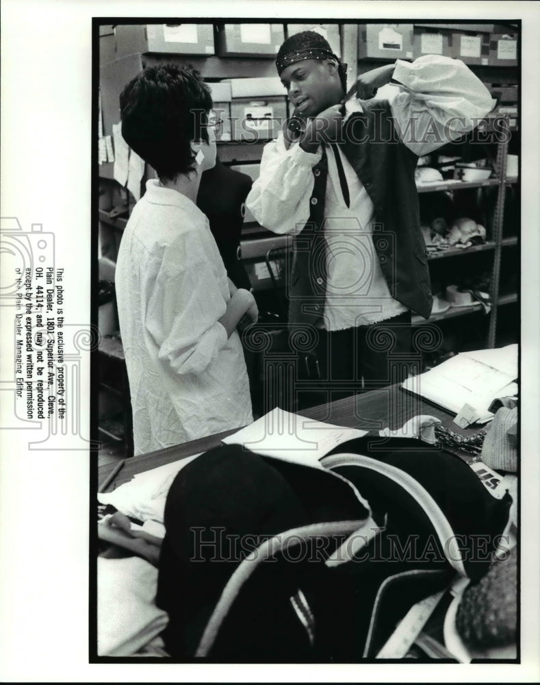 1988 Press Photo Wills Morgan, pirate in Lyric Opera of Cleveland &#39;s production-Historic Images