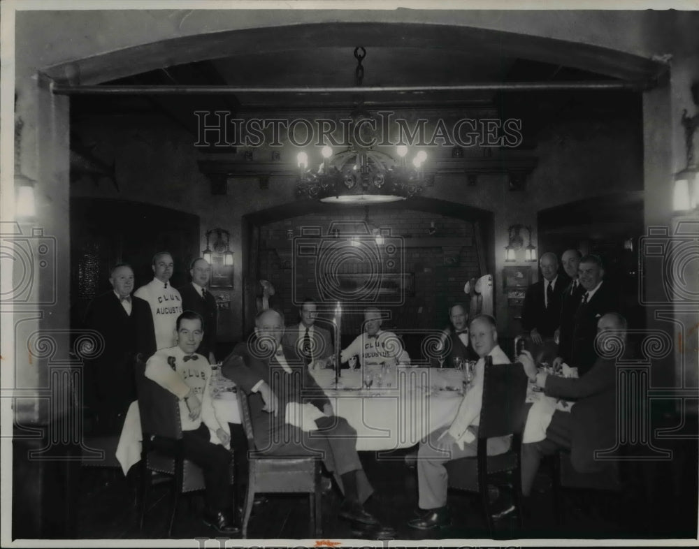 1952 Press Photo The general view of the tennis club party at Tavern Club - Historic Images