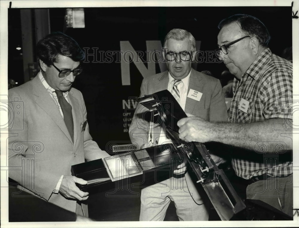 1982 Press Photo Pete Pestillo, Don Ephlin and John Dabney at Ford plant in Ohio-Historic Images