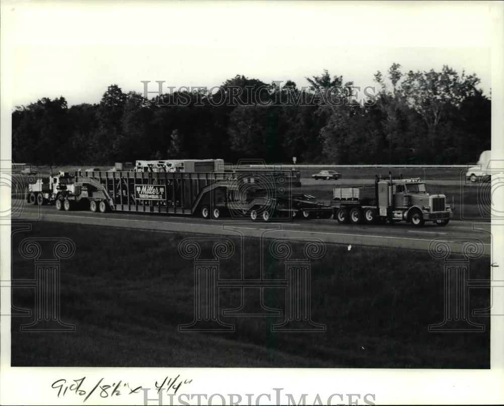 1990 Press Photo Miller Transfer and Rigging Co. hauling machinery-Historic Images