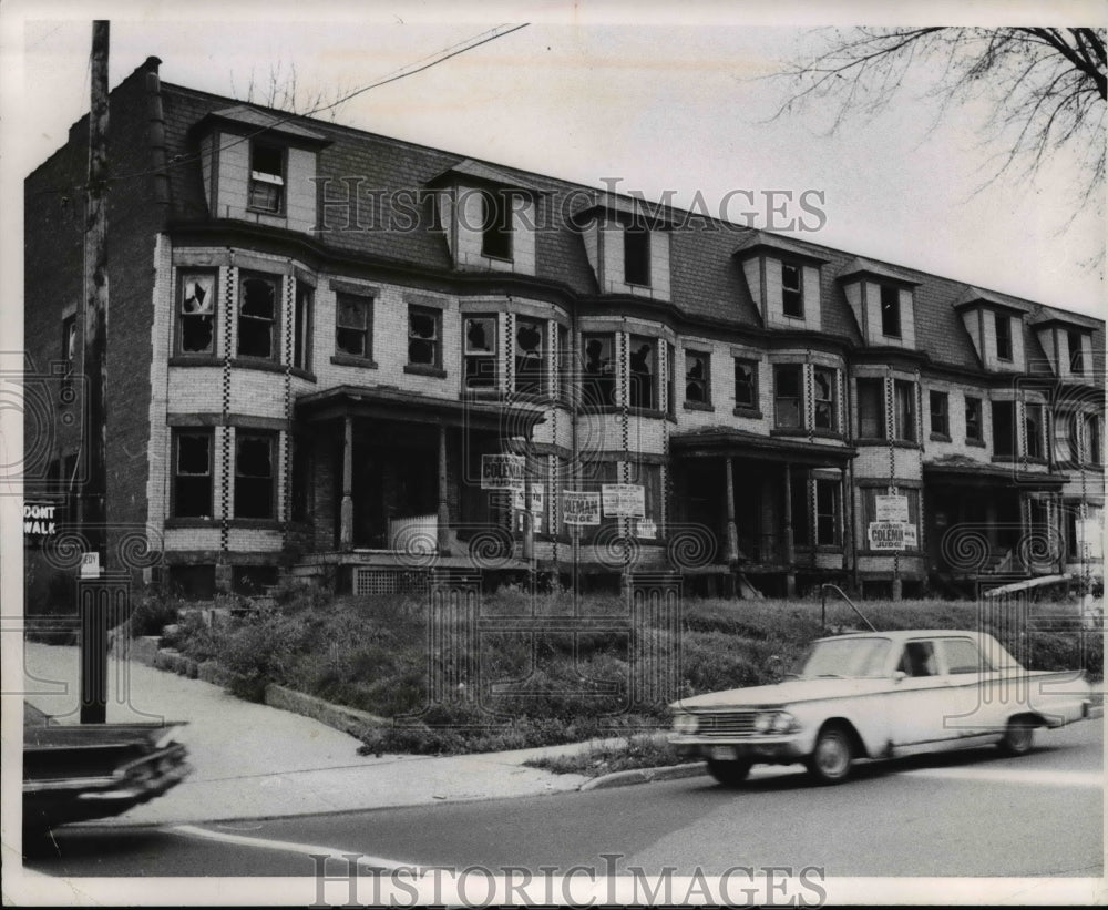 1971 Press Photo Abandoned Apts. 9716 Hough-Historic Images