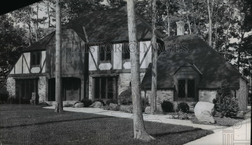 1973 Press Photo Tudor Houses - Historic Images