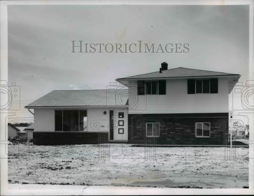 1955, Model House at Columbus Heights, Bedford Heights - Historic Images