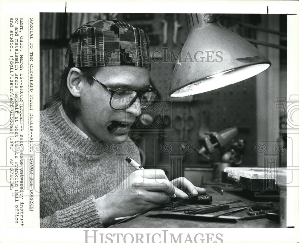 1991 Press Photo Metalsmith Bruce Metcalf working - Historic Images