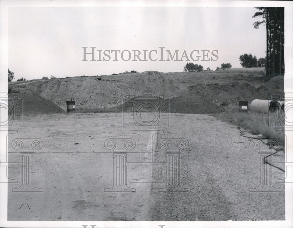 1963, Ohio I ends in field in Medina County - Historic Images