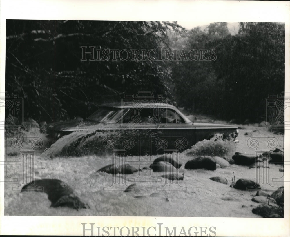 1963 Press Photo Soggy trench in the Costa Rican gap, Inter American Highway - Historic Images