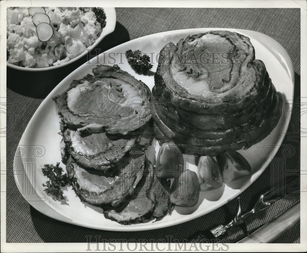 1964 Press Photo Roast Beef-Historic Images