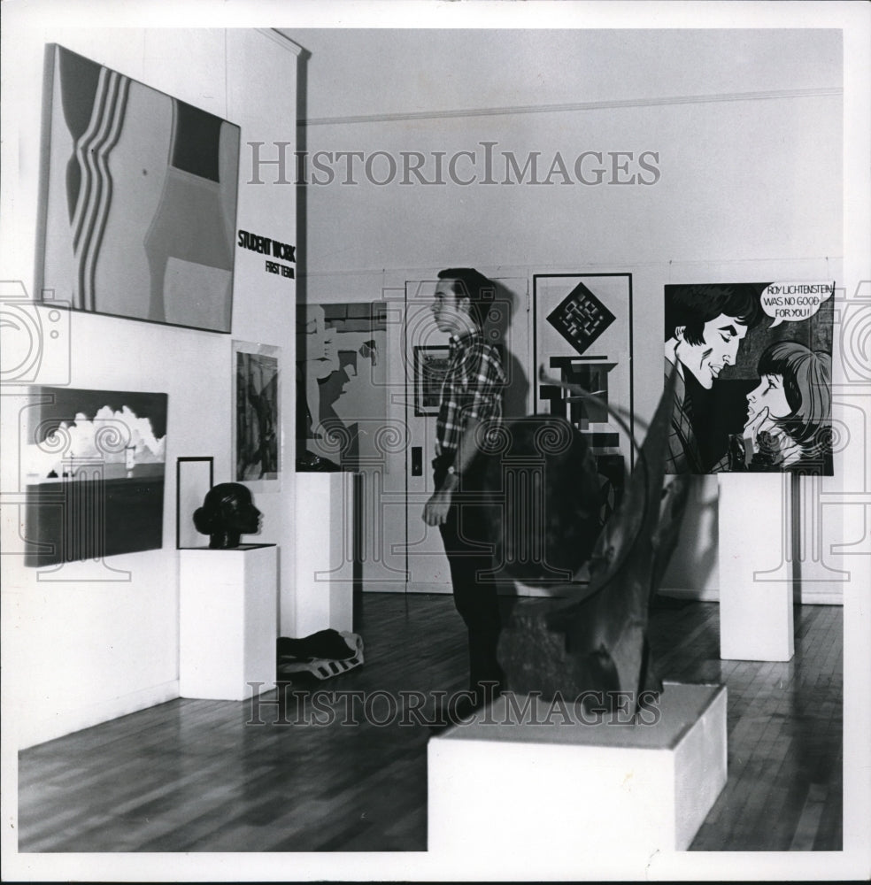 1970 People in a old post office turned Art Gallery in Ohio - Historic Images