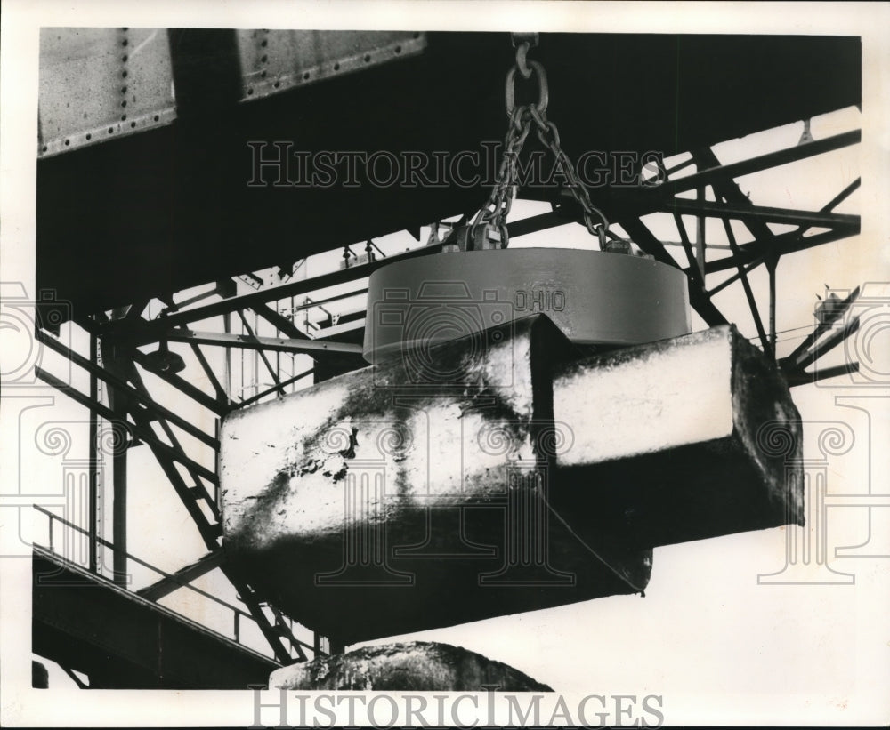 1962 Press Photo This magnet, said to be the most powerful ever made for steel-Historic Images