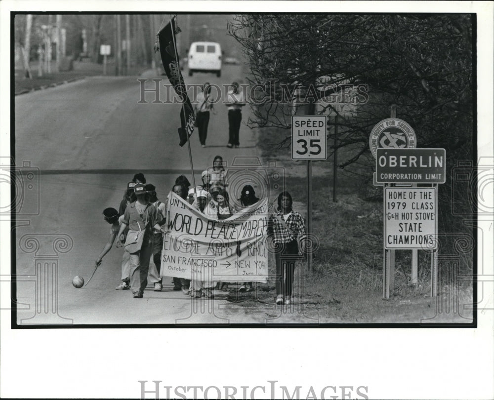 1982 Press Photo World Peace March in Oberlin-Historic Images