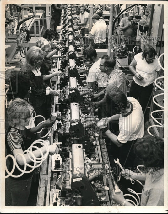1974 Press Photo People Working at the Ford Motor Company-Historic Images