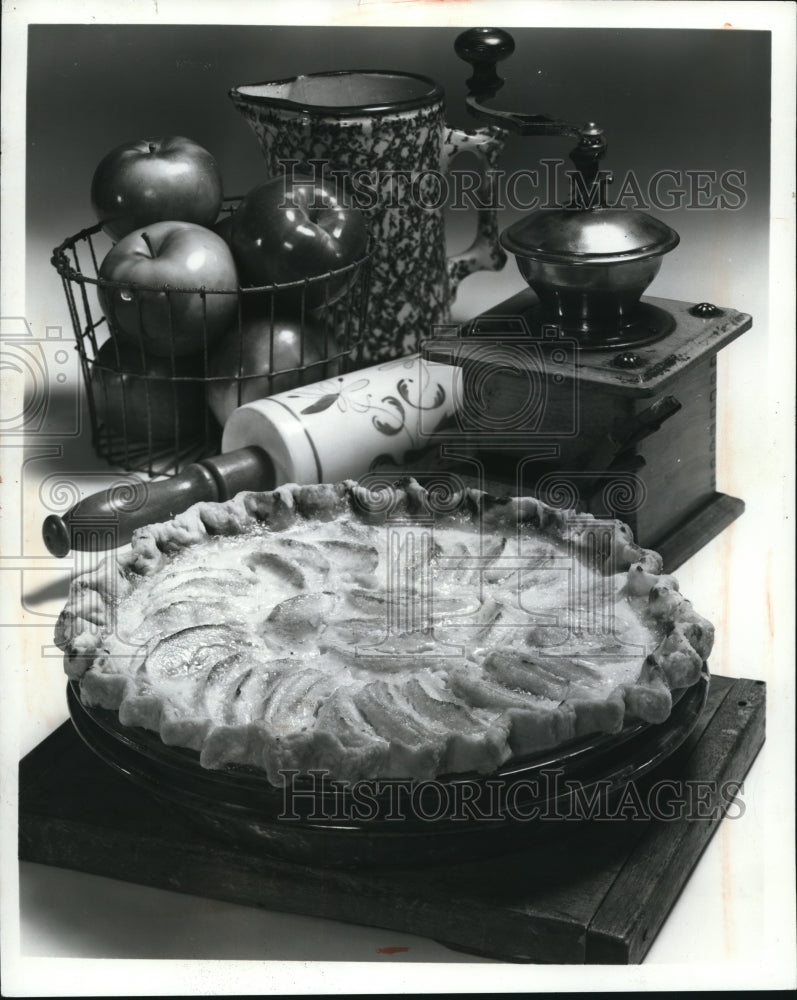 1972 The fresh apple custard pie - Historic Images