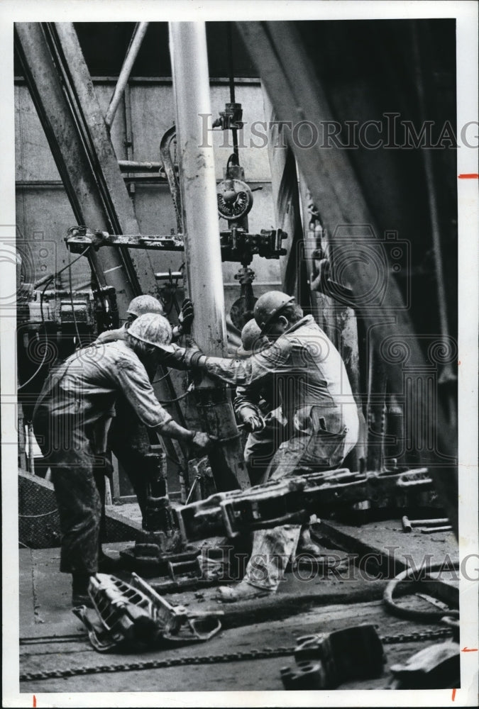 1974 Press Photo The land drilling in Alaska - Historic Images