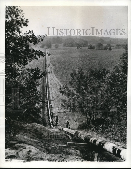 1942 Press Photo The modern world artery of the South Central oil fields - Historic Images
