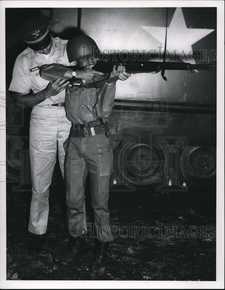 1967 Press Photo Captain George Dunmore with his son, Mike - Historic Images