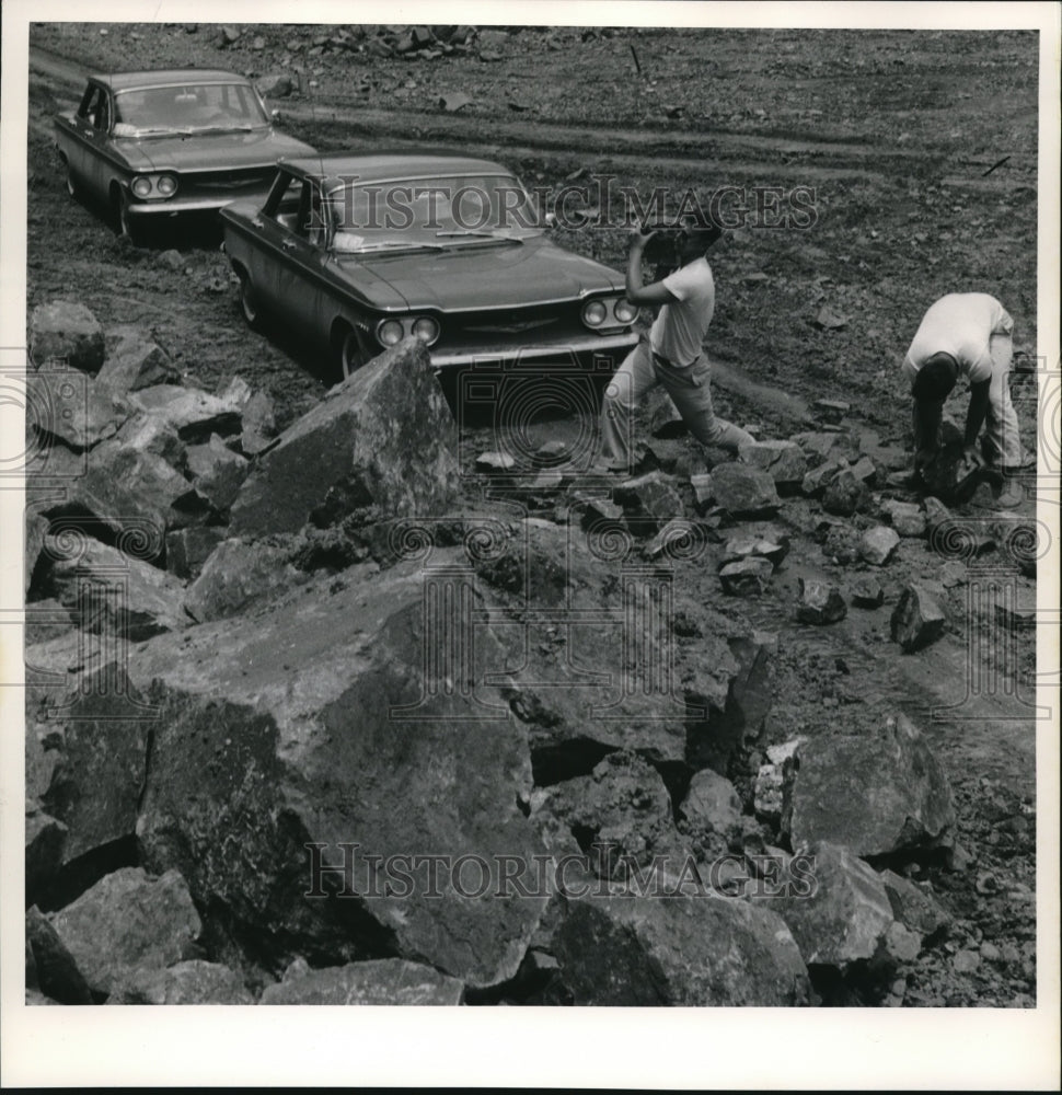 1963 Press Photo The workers clear the Costa Rican Gap - Historic Images