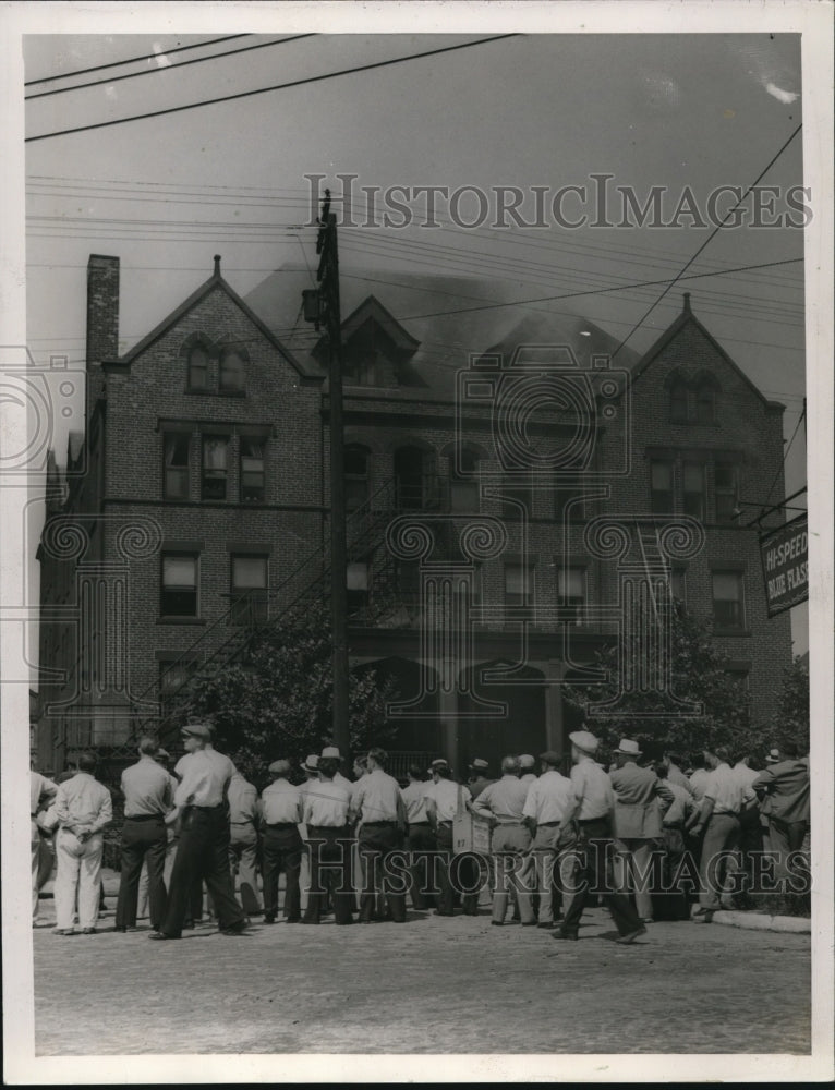 1939 Crowds watering fire at Hiram House, 2723 Orange Ave. - Historic Images