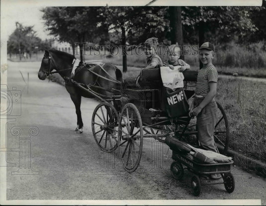 1940 Press Photo Dave Somers, Rick Reading & Tom Reading owner of pony Chick-Historic Images