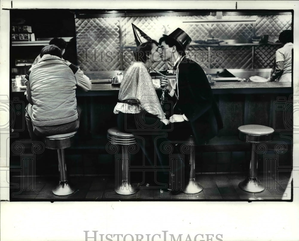 1984 Press Photo The affordable Chinese New Year celebration - cva64997 - Historic Images