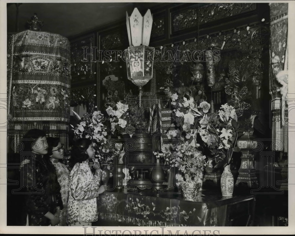 1955, Lotus Chan, Wanda Louie and Dorothy Chan at Chinese Temple - Historic Images