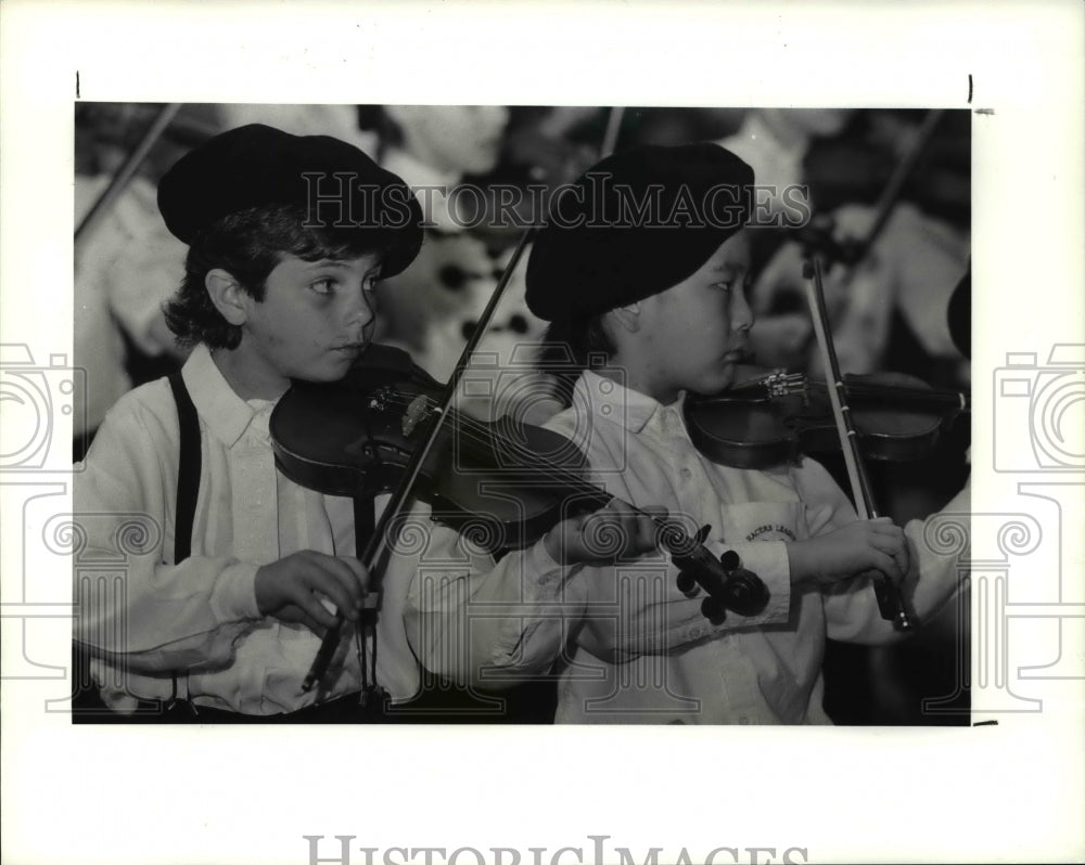 1990 Press Photo Suzuki Strings Program Scott Leabitt &amp; Chang Nin Song - Historic Images