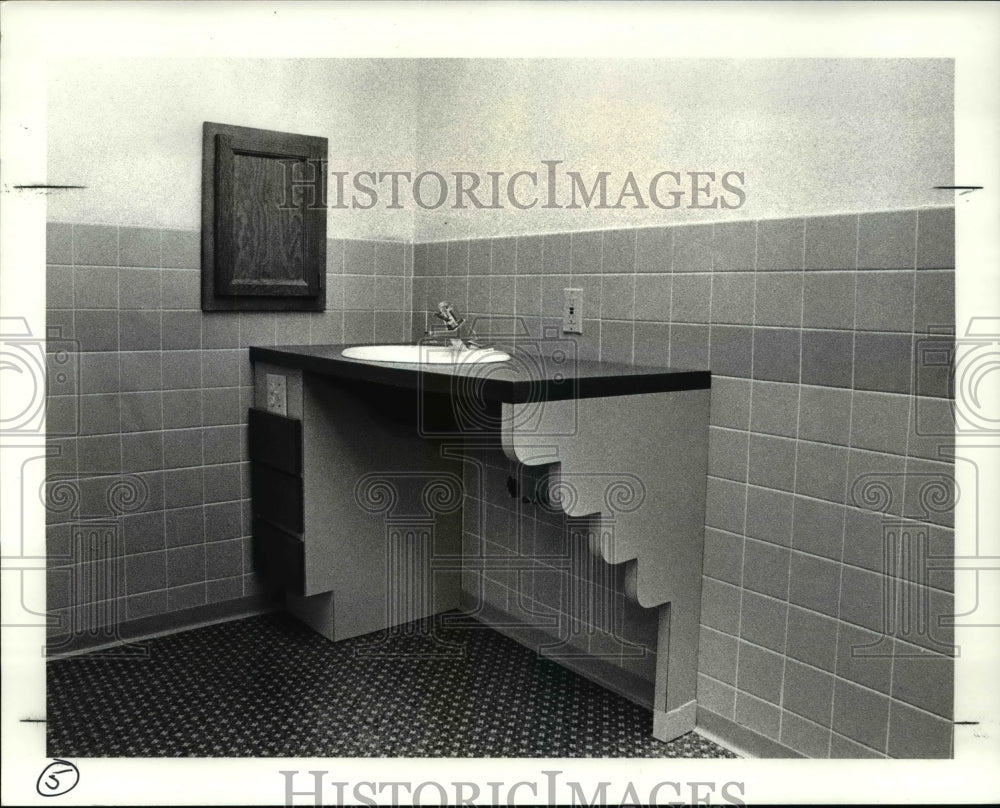 1986 Press Photo Housing Recource Canter features for Handicapped and Aged. - Historic Images