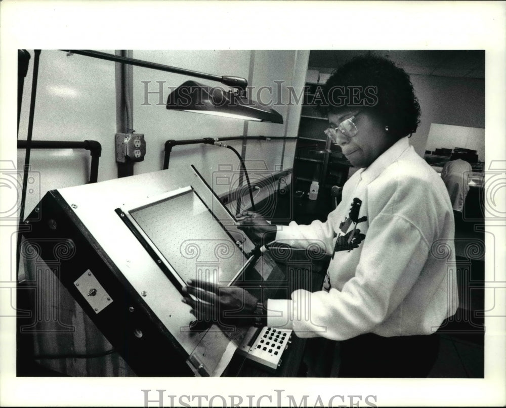 1991 Press Photo Betty Rutledge, LXD Inc. employee - cva65122 - Historic Images
