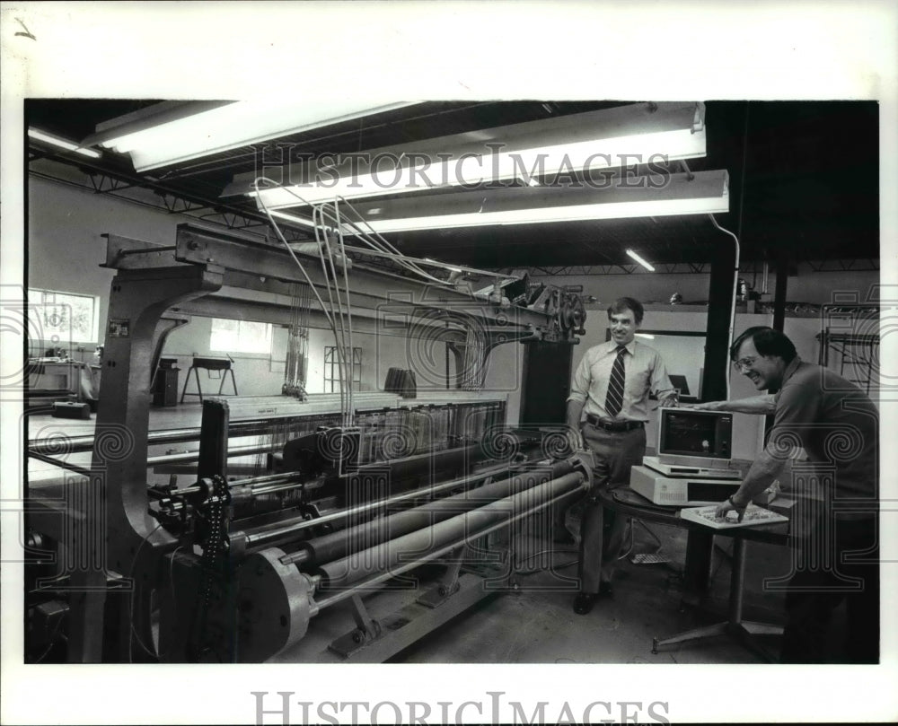 1986 Press Photo Edward Acocella and David Pristash of the Lumitex - cva65125 - Historic Images