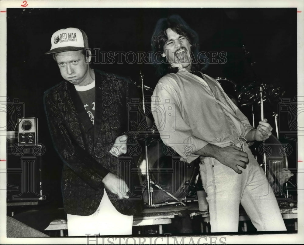 1981 Press Photo Michael Foley and John Harvey Phillips Jr at the Agora Club - Historic Images