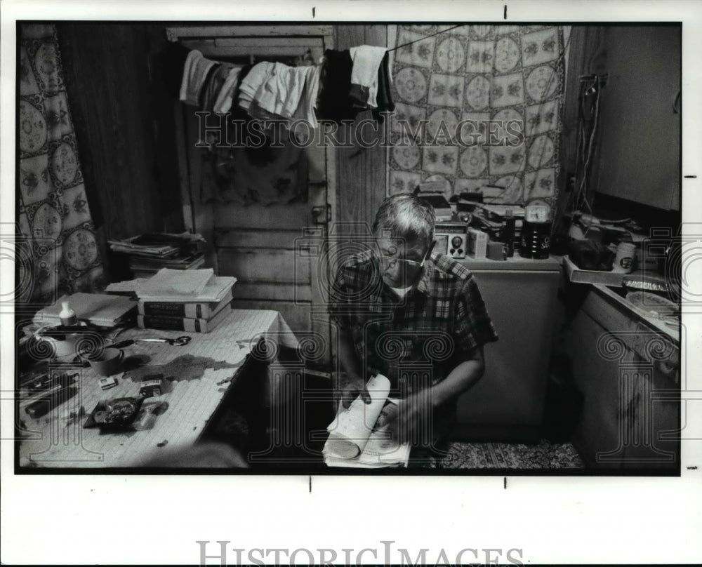 1989 Press Photo Tony Black Feather, treaty Descendants spokesperson - cva65267 - Historic Images