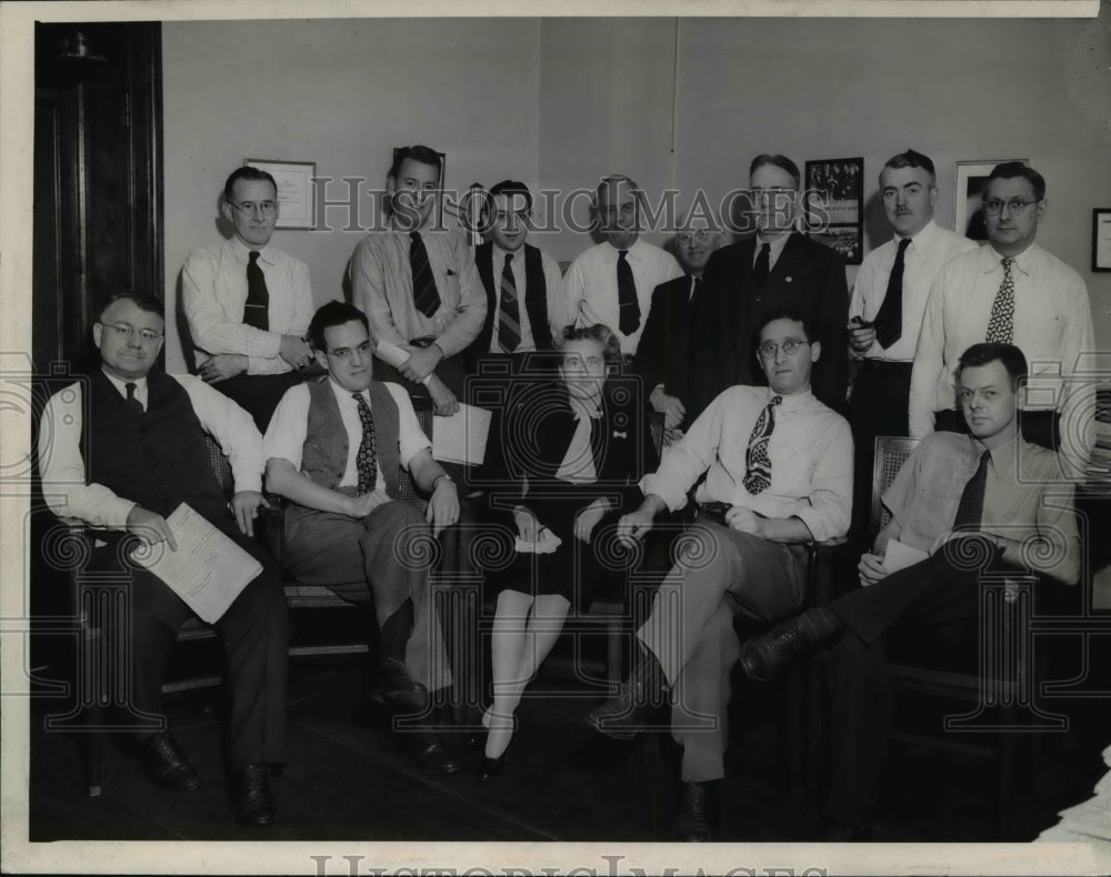 1944 Press Photo News Employees. - cva65274 - Historic Images